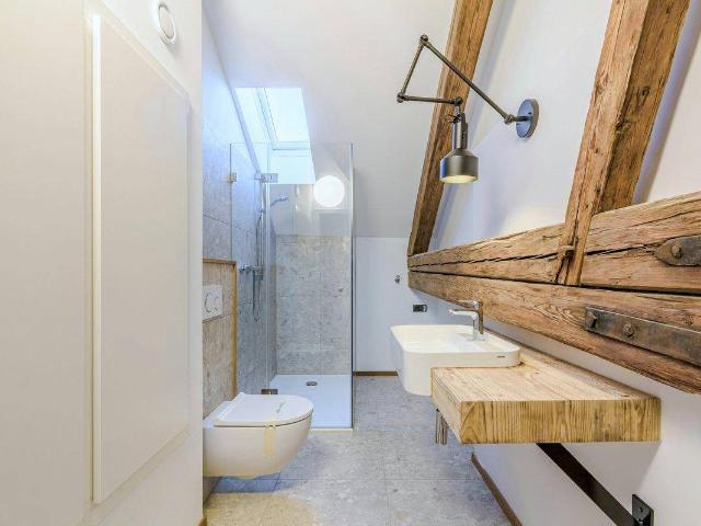 Loft ähnliche Dachgeschosswohnung mit Terrasse