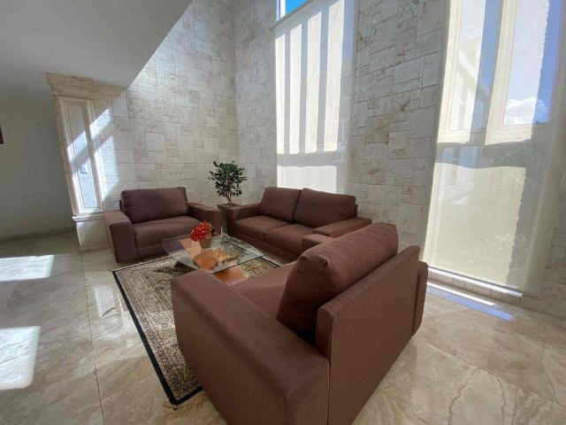 Loft amueblado y equipado de 2 recámaras en privada, en colonia privilegiada dentro de periférico