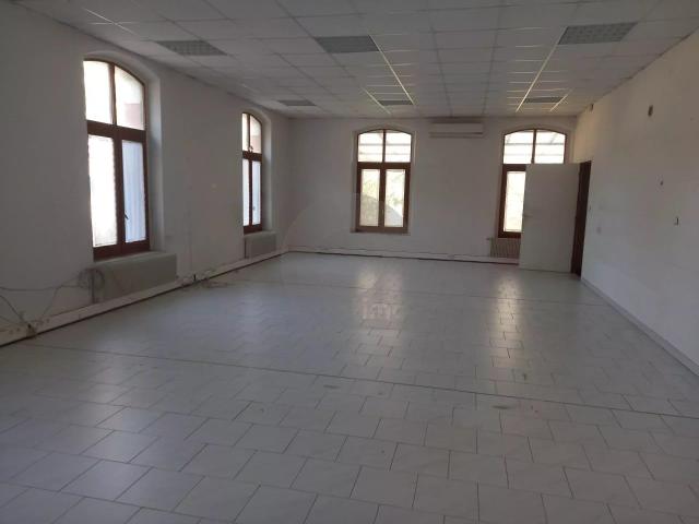 Loft brut à aménager, avec terrasse et jardin Hauteurs Bre. 311m² Breil sur Roya