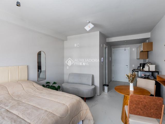 Loft com 1 quarto e 29m² para alugar em Passo da Areia, Porto Alegre