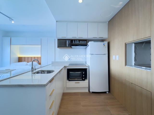 Loft com 1 quarto e 30m² para alugar em Moinhos de Vento, Porto Alegre