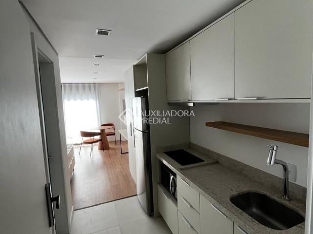 Loft com 1 quarto e 48m² para alugar em Moinhos de Vento, Porto Alegre