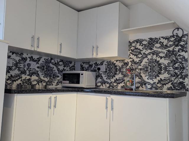 Loft converted ensuite room ideal for working couple £1200 inclusive bills