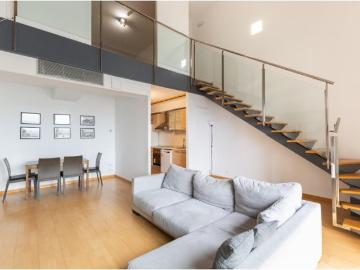 Loft dúplex de 90 m2 con terraza y piscina en Burjassot