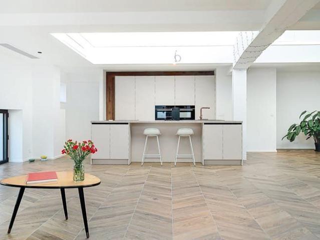 Loft d’exception au dernier étage – Cachet industriel
