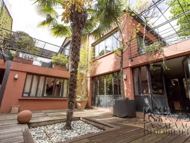 Loft d'architecte de 508 m² avec 230 m² terrasses et patios Porte de Paris Usage mixte