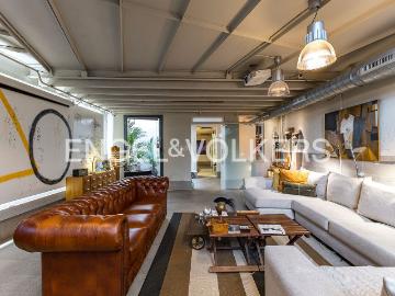 Loft en venta en Barcelona, Vila de Gràcia. Loft industrial con luz y carácter en Vila de Gràcia. EL ARTE DE VIVIR SIN TABIQUES. Lofts.