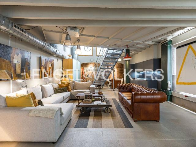 Loft en venta en Barcelona, Vila de Gràcia. Loft industrial con luz y carácter en Vila de Gràcia. EL ARTE DE VIVIR SIN TABIQUES. Lofts.