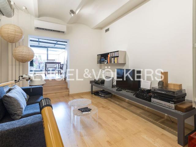 Loft en venta en Barcelona, Guinardó. Elegante Loft de Diseño con terraza en excepcional ubicación. Lofts.
