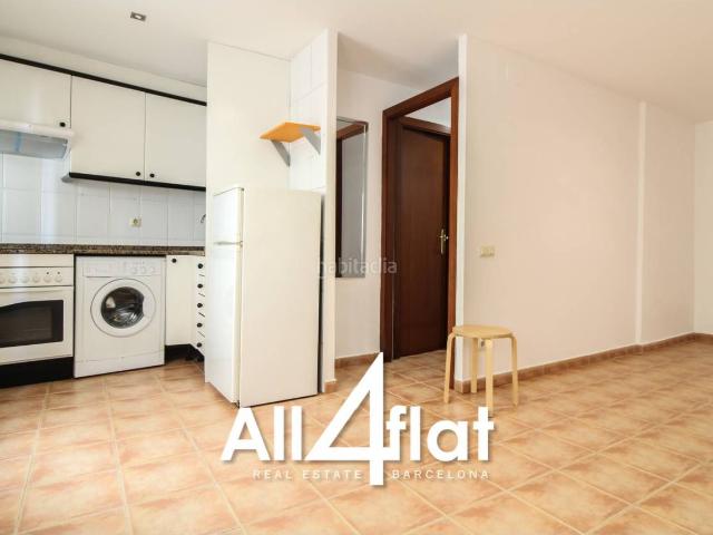 Loft en venta en Barcelona, Raval. LOFT DE 34M2 EN CIUTAT VELLA CON UNA HABITACION DOBLE, COCINA EQUIPADA, BAÑO. Lofts.
