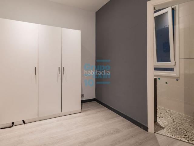 Piso en venta en Donostia San Sebastián, Gros. Vivienda acondicionada como oficina con acceso a terraza de 36 m2 exterior a Pº Colón. Pisos Donostia San.