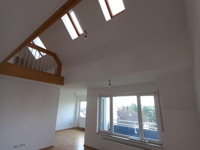 Loft Feeling pur: Helle Galeriewohnung mit beeindruckendem Wohnraum in Oberursel Taunus