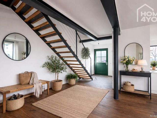 LOFT im luxuriös sanierten Gutshof, 142 qm, 2 SZ, 2 Bäder, WC, EBK, großer Garten&Terrassen, 2x TG