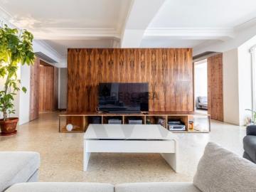Loft Industrial Chic em Alvalade: Design de Autor e Exclusividade