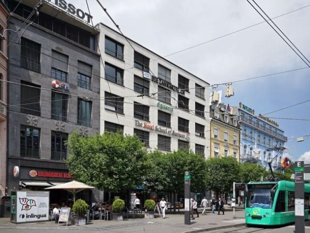 Loft like 3.5 room maisonette apartment at the train station