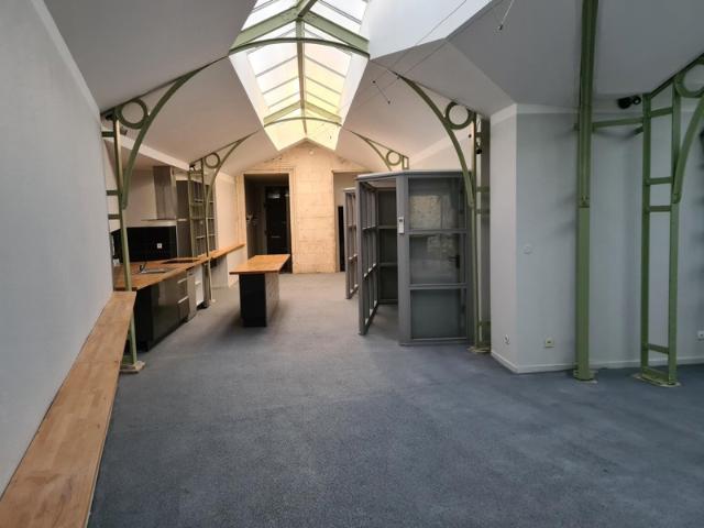 Loft, local commercial ou bureau, cœur de ville, rez de chaussée