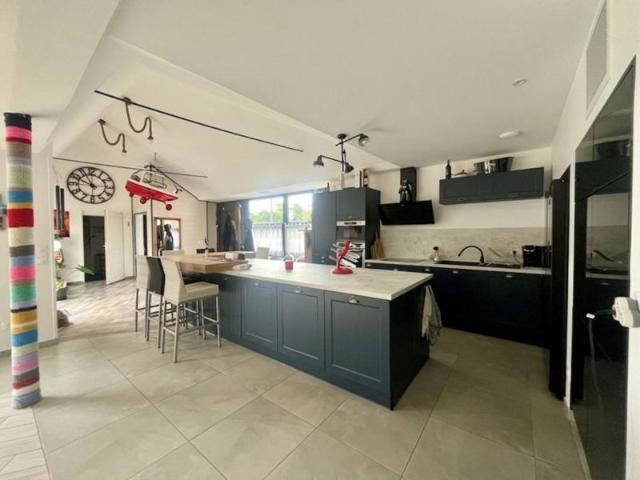 LOFT – PLAIN PIED – 210 m² – GARAGE 125 m² – PATIO & SPA
