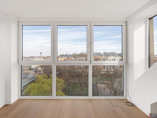 LOFT STYLE + PARK VIEW / ERSTBEZUG / DACHGESCHOSSWOHNUNG MIT 33,50m² TERRASSE + MODERNE MARKENKÜCHE MIT GERÄTEN / ERLACHPARK