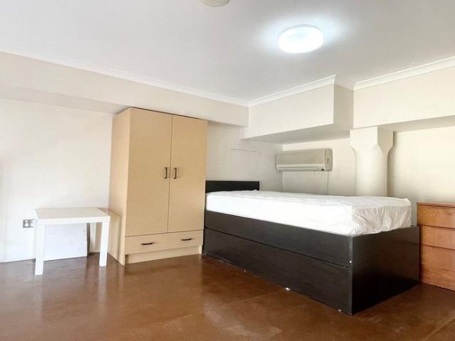 Loft Style Unit In The Heart Of Broadway