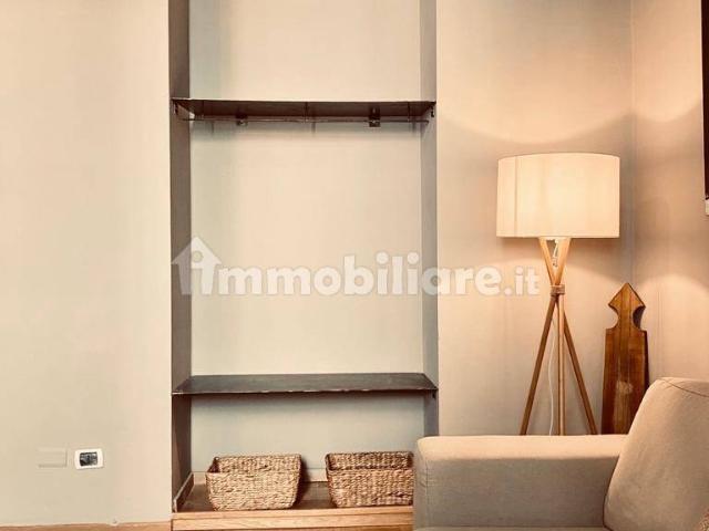 Loft via Altaguardia 10, Porta Romana Medaglie d'Oro, Milano