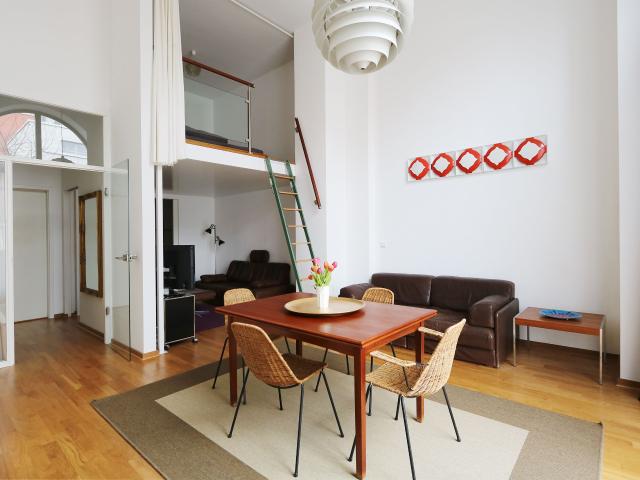 Loft with high ceilings in Landmark Building near Victoriapark