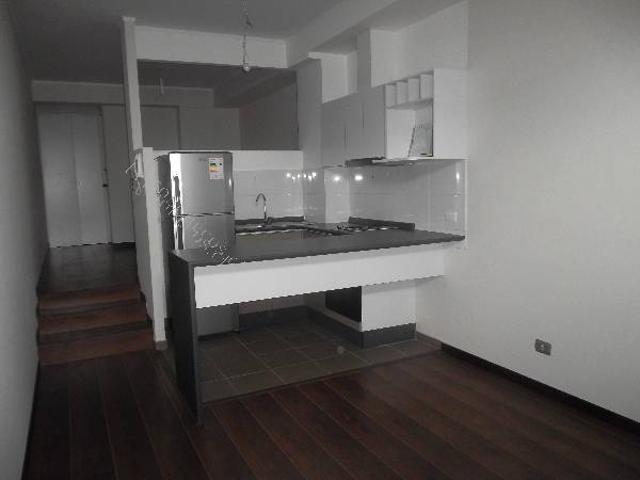 Loft 2 ambientes, 1er. piso 1 o 2 pers. pequeño antejardin