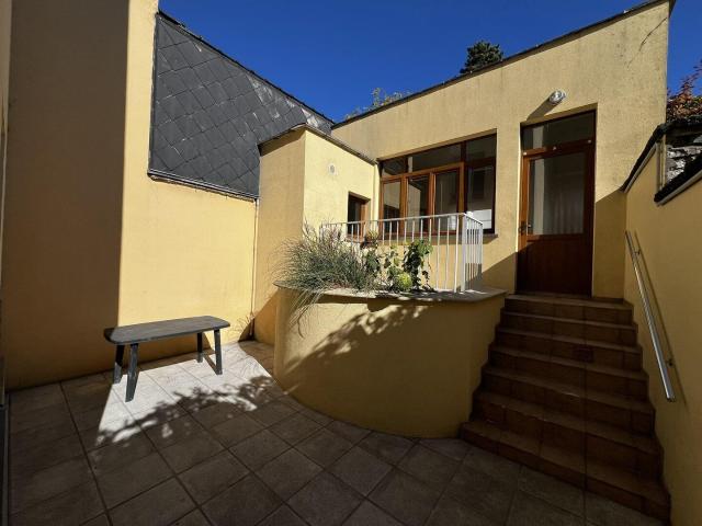 Loft 4 façades 112 m2 à louer Altitude 100 FOREST 1405 €