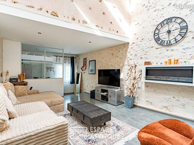Loft 6 pièces 151 m²