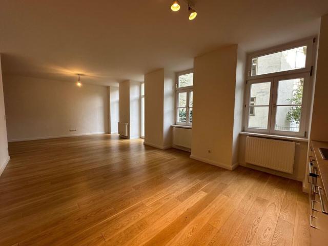 Loftartige, Neuwertige Stilaltbauwohnung mit Terrasse und Eigengarten!