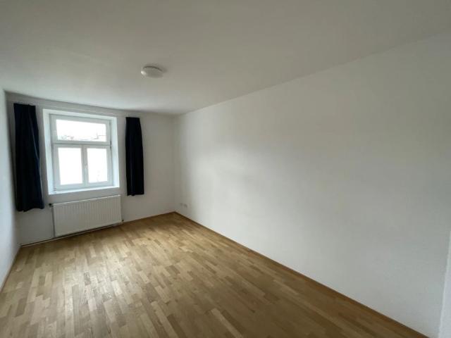 LOFTARTIGE DACHGESCHOSS WOHNUNG 5 ZIMMER BALKON/RUHELAGE/KLIMA/U BAHN!