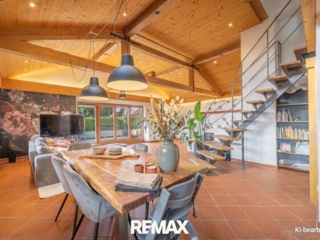 Loftartige 2 Zimmer Maisonette über zwei Ebenen