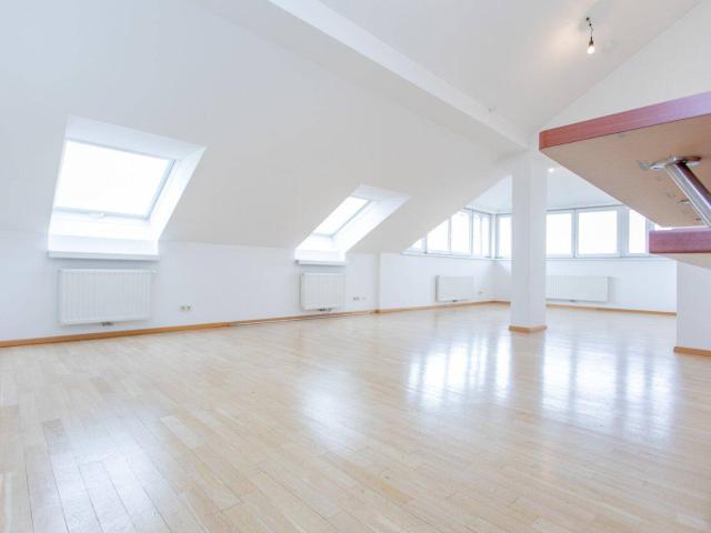 Loftartiges Wohnen im Dachgeschoss | großzügige 2 Zimmer im 18. Bezirk