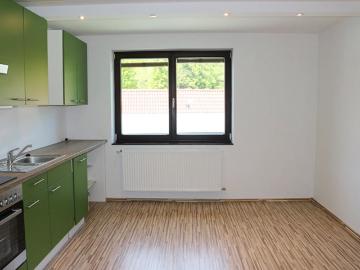 LOFTARTIGES DACHGESCHOSS * UNBEFRISTET * GROSSE GARTENANLAGE * KFZ STELLPLATZ
