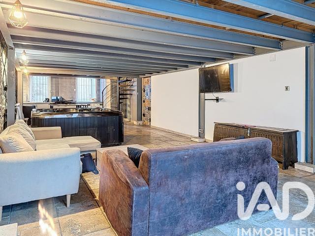 Loft/atelier/surface 2 pièces 107 m²