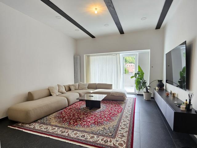Loft/atelier/surface 4 pièces 156 m²
