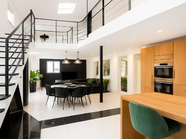 Loft/atelier/surface 9 pièces 200 m²