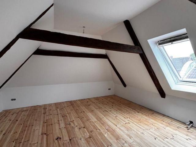 Loftflair auf zwei Ebenen – kernsanierte Maisonette mit Charakter im Zentrum