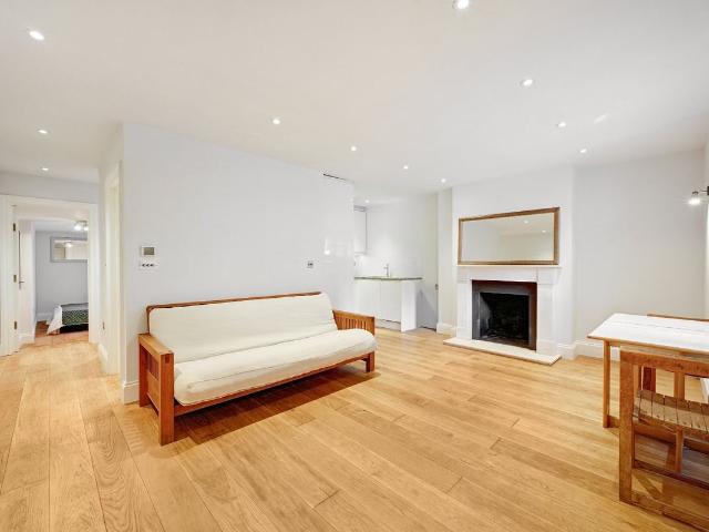 Loftus Road, London W12, 2 bed flat to rent, £2,500 pcm | PrimeLocation