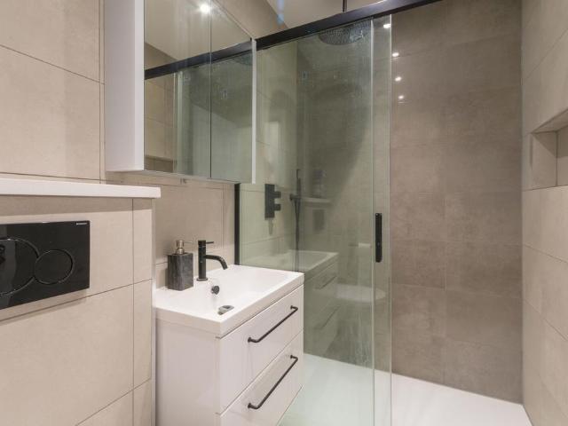 Loftus Road, Shepherd's Bush, London. 1 bed flat to rent £3,000 pcm £692 pw