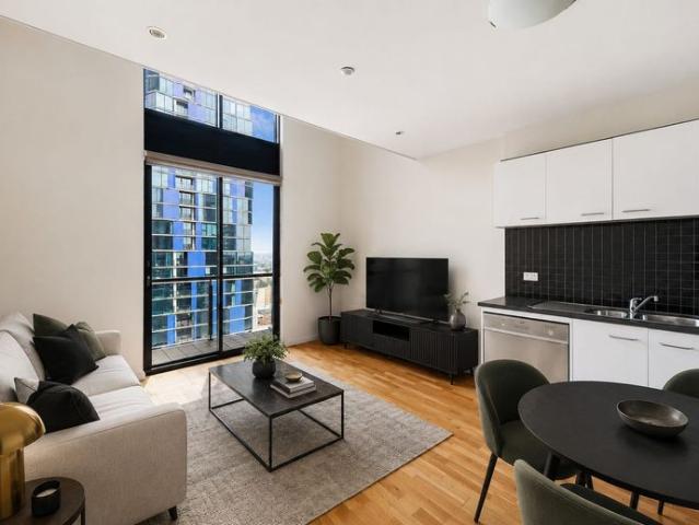 Lofty Two Level Apartment in a Prime Melbourne CBD Location