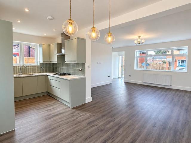 Logwood Avenue, WN5 3 bed terraced house to rent £1,200 pcm £277 pw