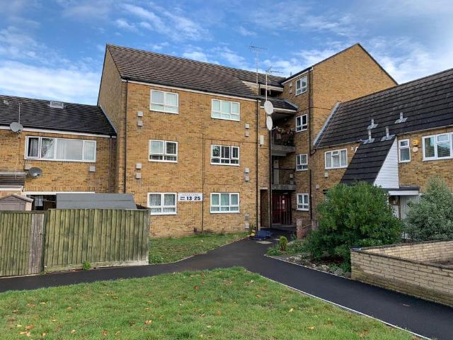 Logan Close, Hounslow TW4 1 bed in a flat share to rent £920 pcm £212 pw