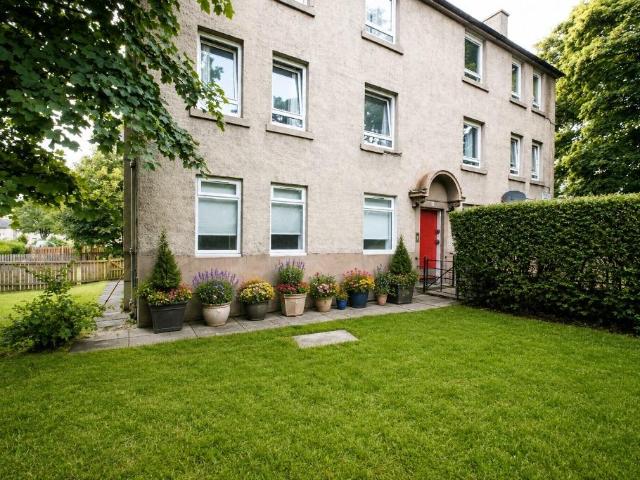 Loganlea Place, Restalrig, Edinburgh. 2 bed flat to rent £1,395 pcm £322 pw