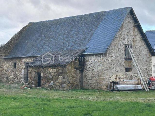 Loge à rénover en campagne à 12 min de Mayenne et 20 min de Ernee