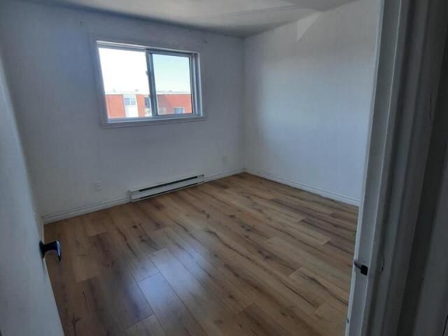 LOGEMENT 4 1/2 EN REPRISE DE BAIL