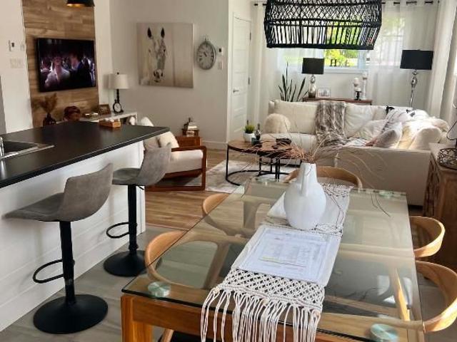 Logement 4 1/2 près du bord de l’eau
