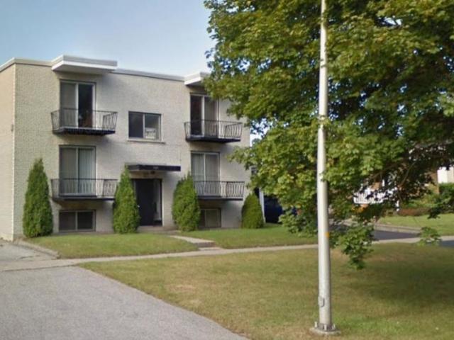 logement 4 1/2 rénové à louer demi sous sol