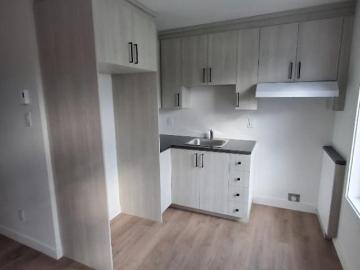 Logement 5 1/2 3e étage refait à neuf disponible immédiatement