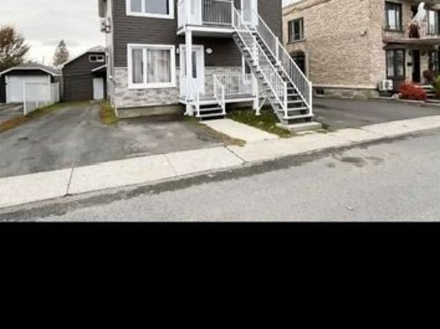 Logement 3 1/2 Bureau/petite Chambre