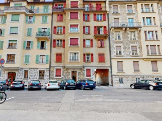 Logement traversant entièrement rénové